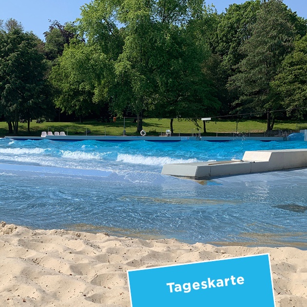Das Foto zeigt unser Wellenbecken bei Wellengang